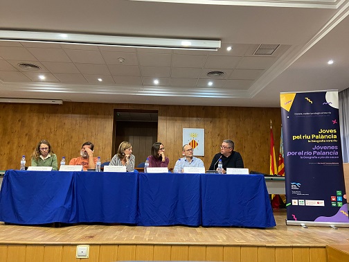 Imatge de la taula redonda amb els participants